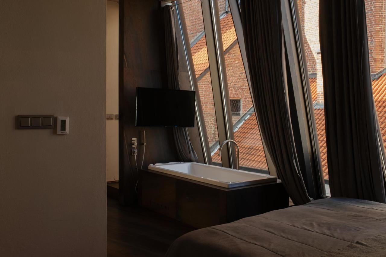Hotel Monopol Βρότσλαβ Εξωτερικό φωτογραφία A bathtub in a hotel room