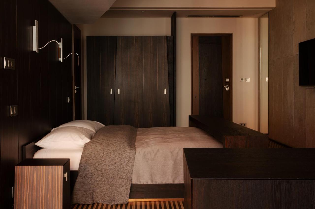 Hotel Monopol Βρότσλαβ Εξωτερικό φωτογραφία A bedroom