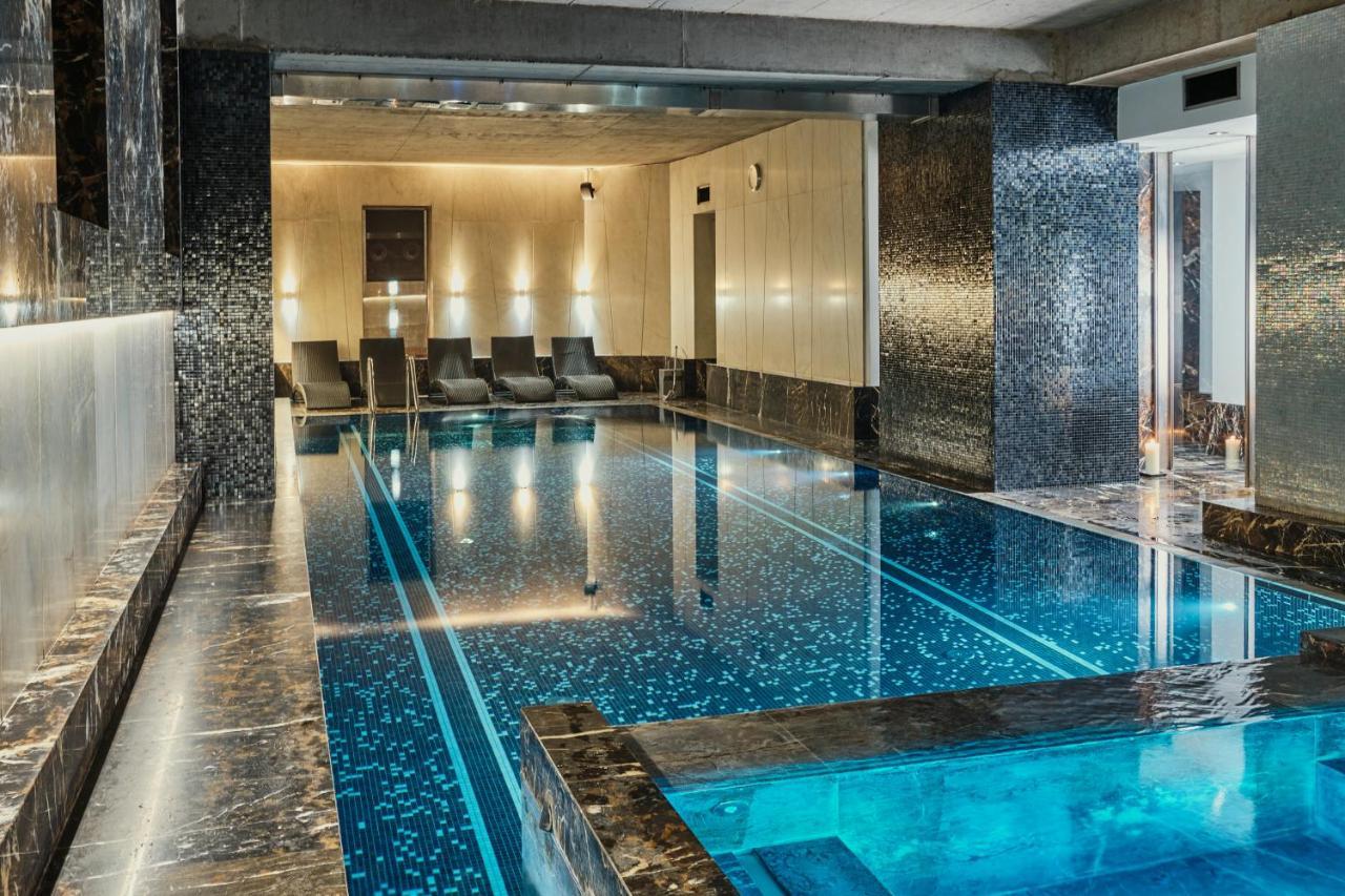 Hotel Monopol Βρότσλαβ Εξωτερικό φωτογραφία The pool at The Dorchester