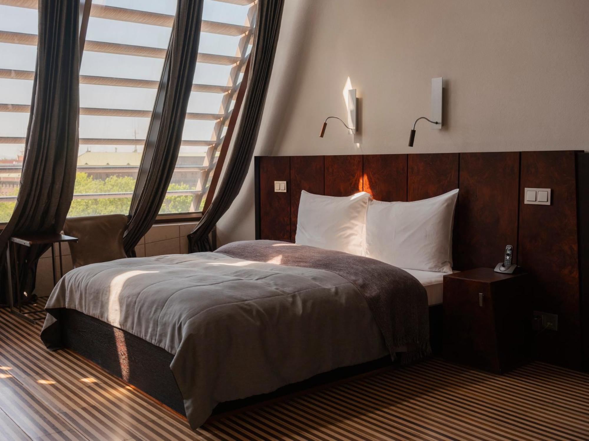 Hotel Monopol Βρότσλαβ Εξωτερικό φωτογραφία A bedroom at the hotel